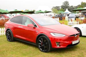 Tesla Model X, ami bepörgette a luxus elektromos suvok piacát