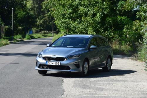 Kia Ceed SW lágy-hibrid teszt