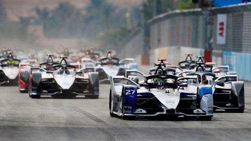 Miért produkál izgalmas versenyeket a Formula-e, és miért veszélyes a F1-re?