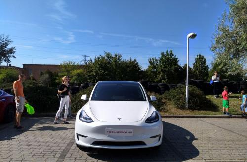 Tesla Model Y teszt